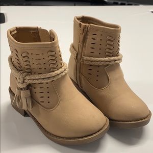 Toddler boots size 7M